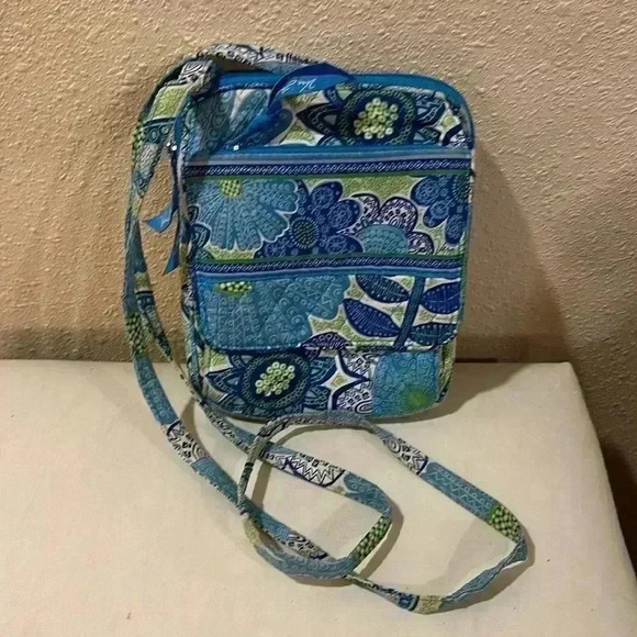 Vera Bradley Crossbody with wallet - Picture 1 of 8